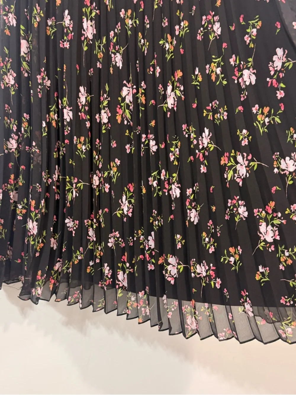 Vince Camuto Black Floral Pleated Spring Summer New With Tags Midi Skirt Size XL